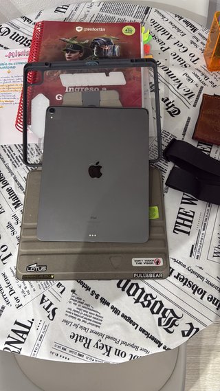 Apple iPad Pro Gris 12.9. Con apple pen