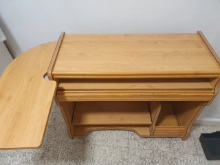 Escritorio de madera y metal