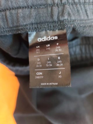 Pantalón deportivo Adidas negro
