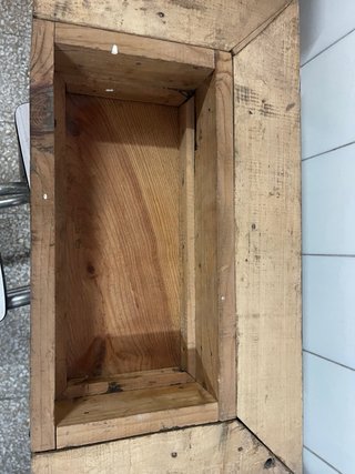 Peana de madera para figuras