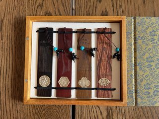 4 marcapáginas de madera noble