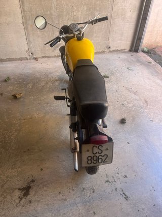 Moto Sadrian 200cc Amarilla Clásica