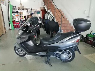 Suzuki Burgman AN400 Maxi Scooter
