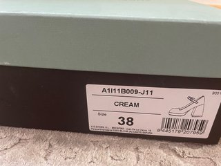 Zapato tacón Angel Alarcón Merceditas Beige