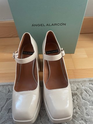 Zapato tacón Angel Alarcón Merceditas Beige
