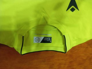 Camiseta árbitro RFEF Negra y Amarilla