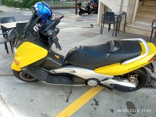 Yamaha T-Max 500 Amarillo