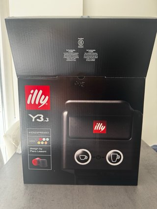 Cafetera Illy Y3.3 a estrenar