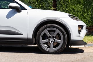 Porsche Macan 4