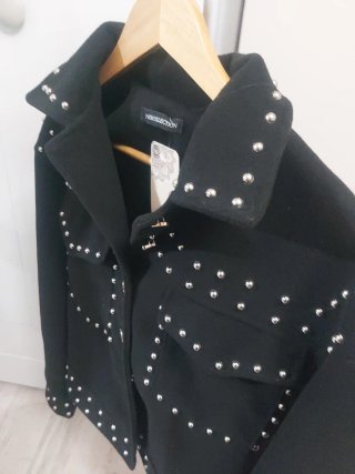 Chaqueta New Collection tachuelas negra