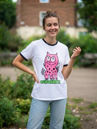 Camiseta con dibujo de monstruo rosa