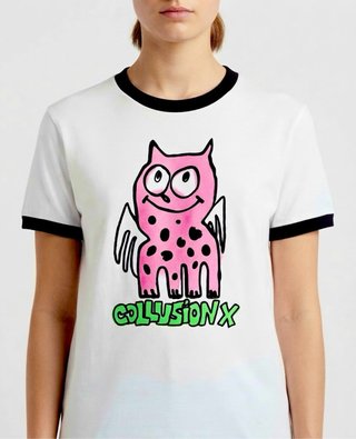 Camiseta con dibujo de monstruo rosa