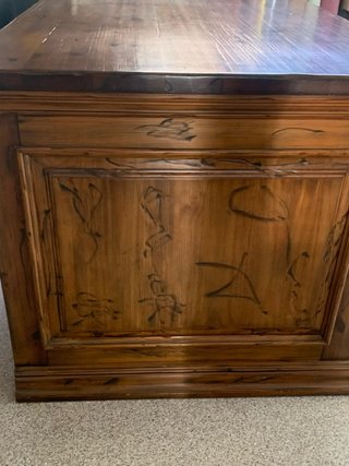 Mostrador de madera.
