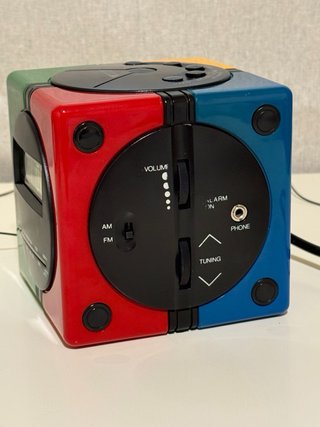 Radio despertador cubo Rubik