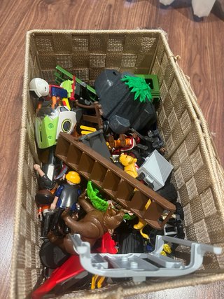 Lote de 7 coches  Playmobil mas caja con muñecos