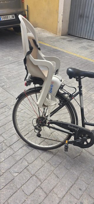 Bicicleta urbana con silla para bebé