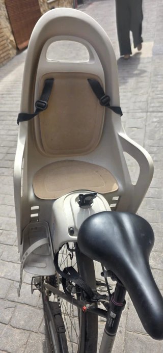 Bicicleta urbana con silla para bebé