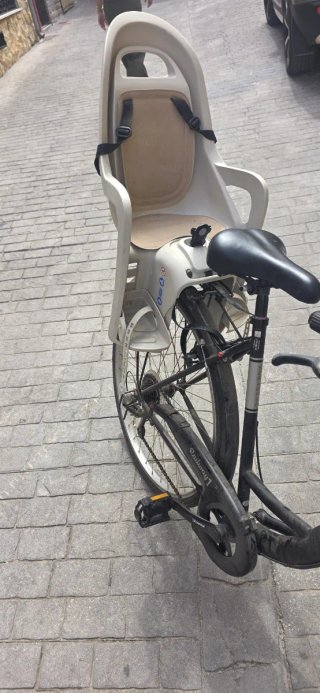 Bicicleta urbana con silla para bebé