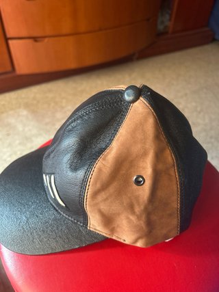 Gorra Adidas Cuero Marrón y Negro