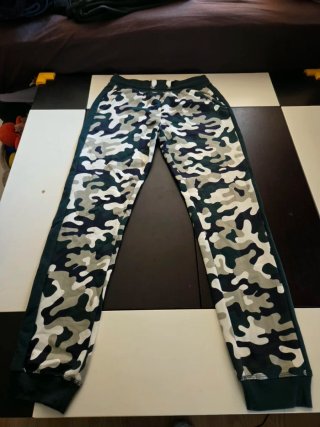 Pantalón chándal camuflaje militar
