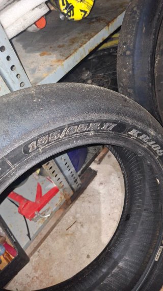 Neumáticos Slicks KR y Moto2