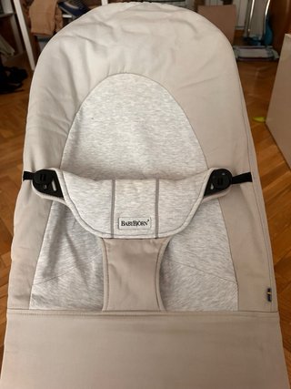 Hamaca Baby Bjorn con juguete