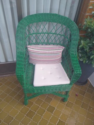 Mesa de mimbre verde