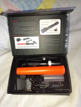 Linterna Táctica CREE LED 18000 Lumens