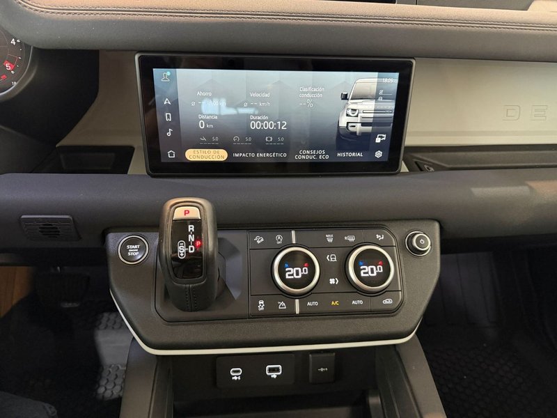 Land Rover Defender 2023, foto 12