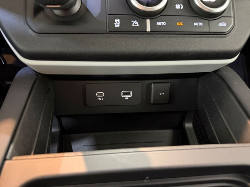 Land Rover Defender 2023, foto 13