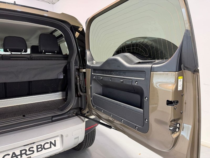 Land Rover Defender 2023, foto 24