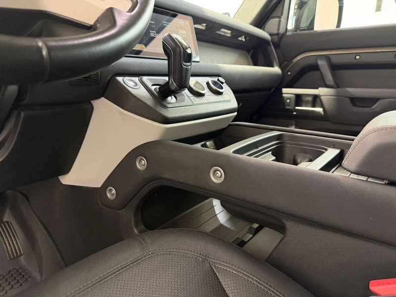 Land Rover Defender 2023, foto 28