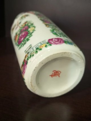 Jarrón japonés Kutani de porcelana pintada a mano