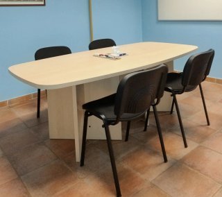 Mesa de reunión 200x90 cm. 4 sillas incluidas.