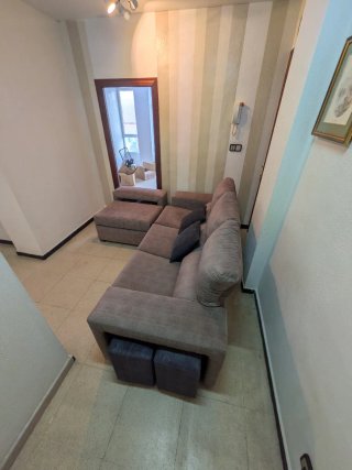 Divano 3 posti beige/grigio + 4 pouf