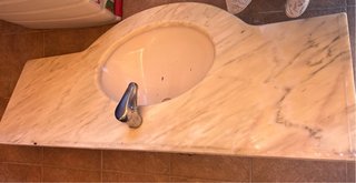 Mueble de baño con lavabo de mármol