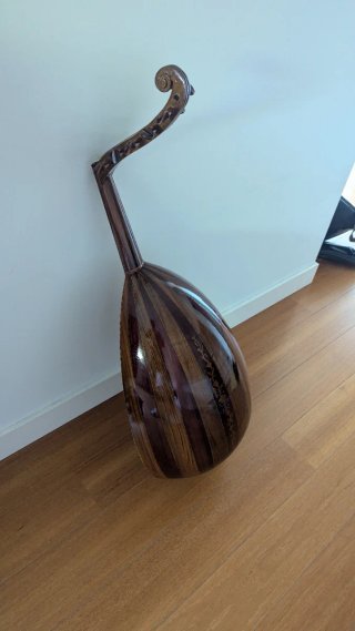 Laúd árabe artesanal