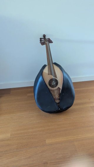 Laúd árabe artesanal