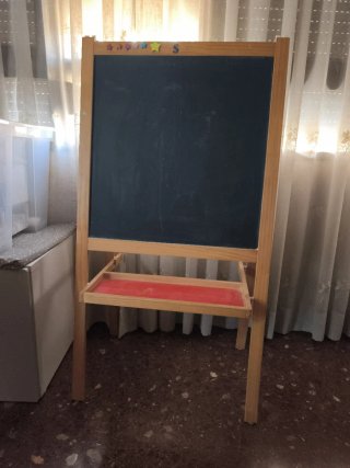 Pizarra infantil de madera Ikea