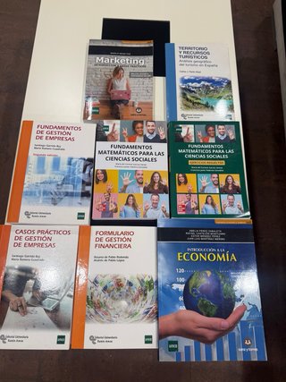 Libros del grado de turismo de la Uned