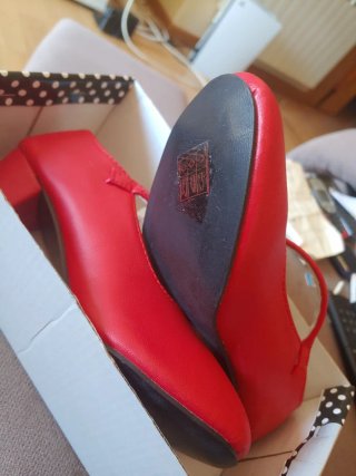 Zapatos de flamenco rojos