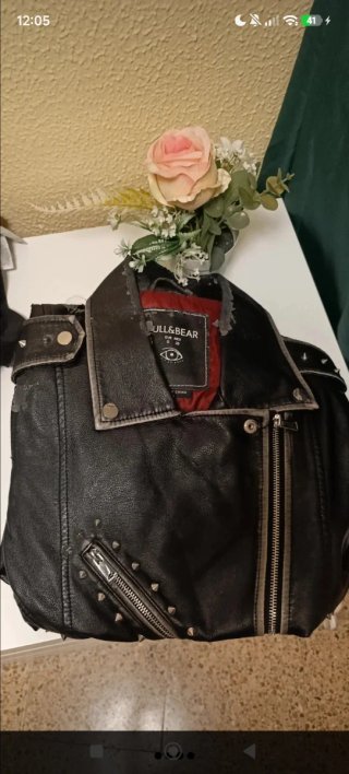 Cazadora Punk Negra con Tachuelas