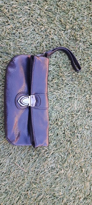 Cartera de mano negra
