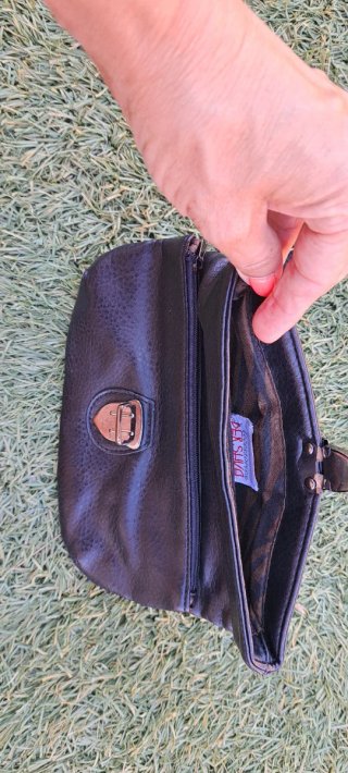 Cartera de mano negra