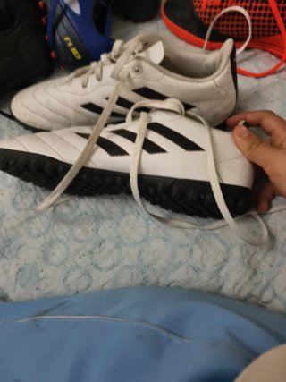 4 pares de zapatillas de fútbol