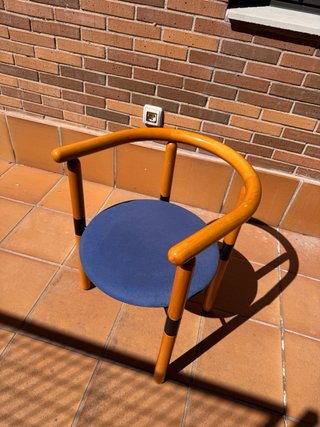 Sillas de madera azul