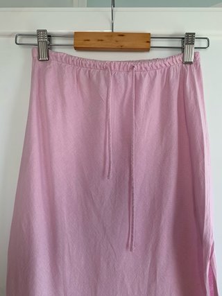 Saia midi rosa Bershka