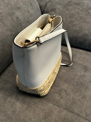 Bolso Parfois blanco con detalles de rafia