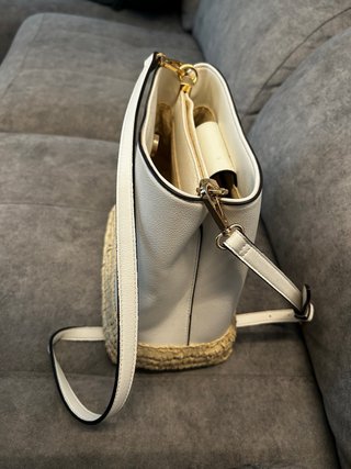 Bolso Parfois blanco con detalles de rafia