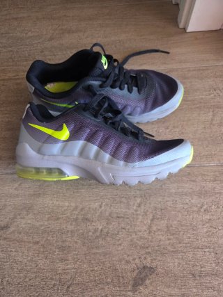 Nike Air Max Invigor Niño Talla 36.5